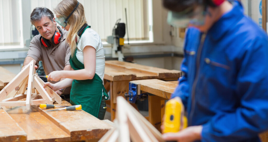 Tipos de cursos bonificados FUNDAE: presenciales, online, mixtos. Formación subvencionada para trabajadores y empresas.